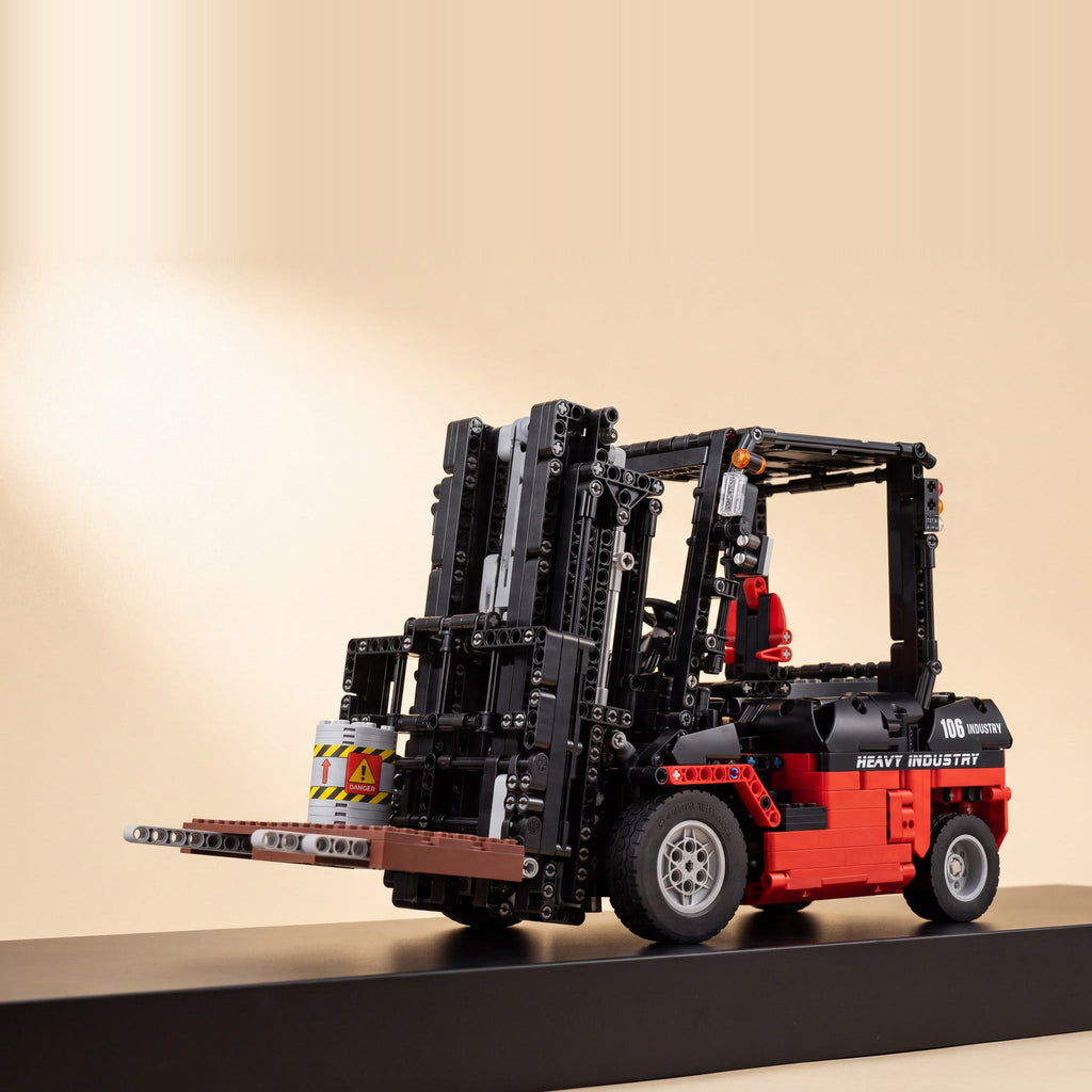 Mould King 13106 remote controlled forklift truck building set — photo 2 of 3