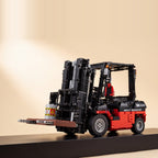 Mould King 13106 remote controlled forklift truck building set — photo 2 of 3