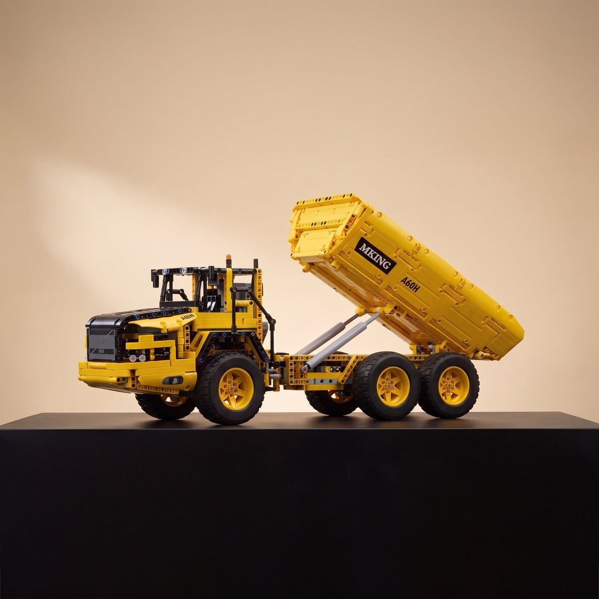 Mould King 17010S remote controlled dump truck building set — photo 3 of 3