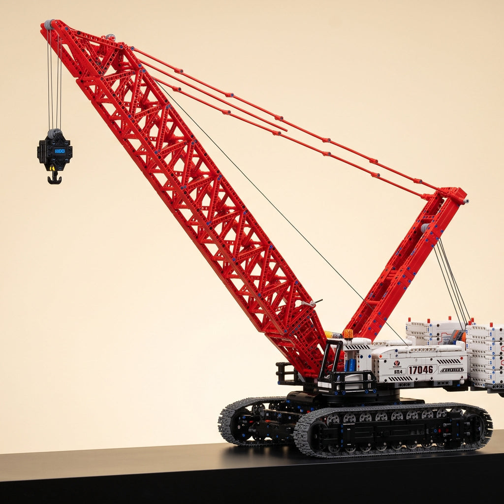 Mould King 17046 remote controlled lattice boom crawler crane building set — photo 2 of 4