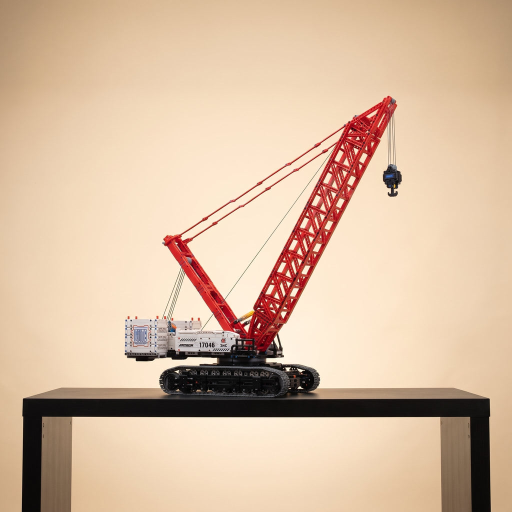 Mould King 17046 remote controlled lattice boom crawler crane building set — photo 3 of 4