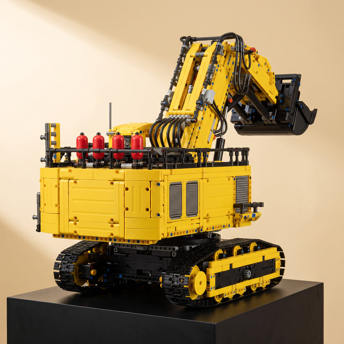Mould King 17070 remote controlled mining excavator building set, yellow — photo 1 of 6