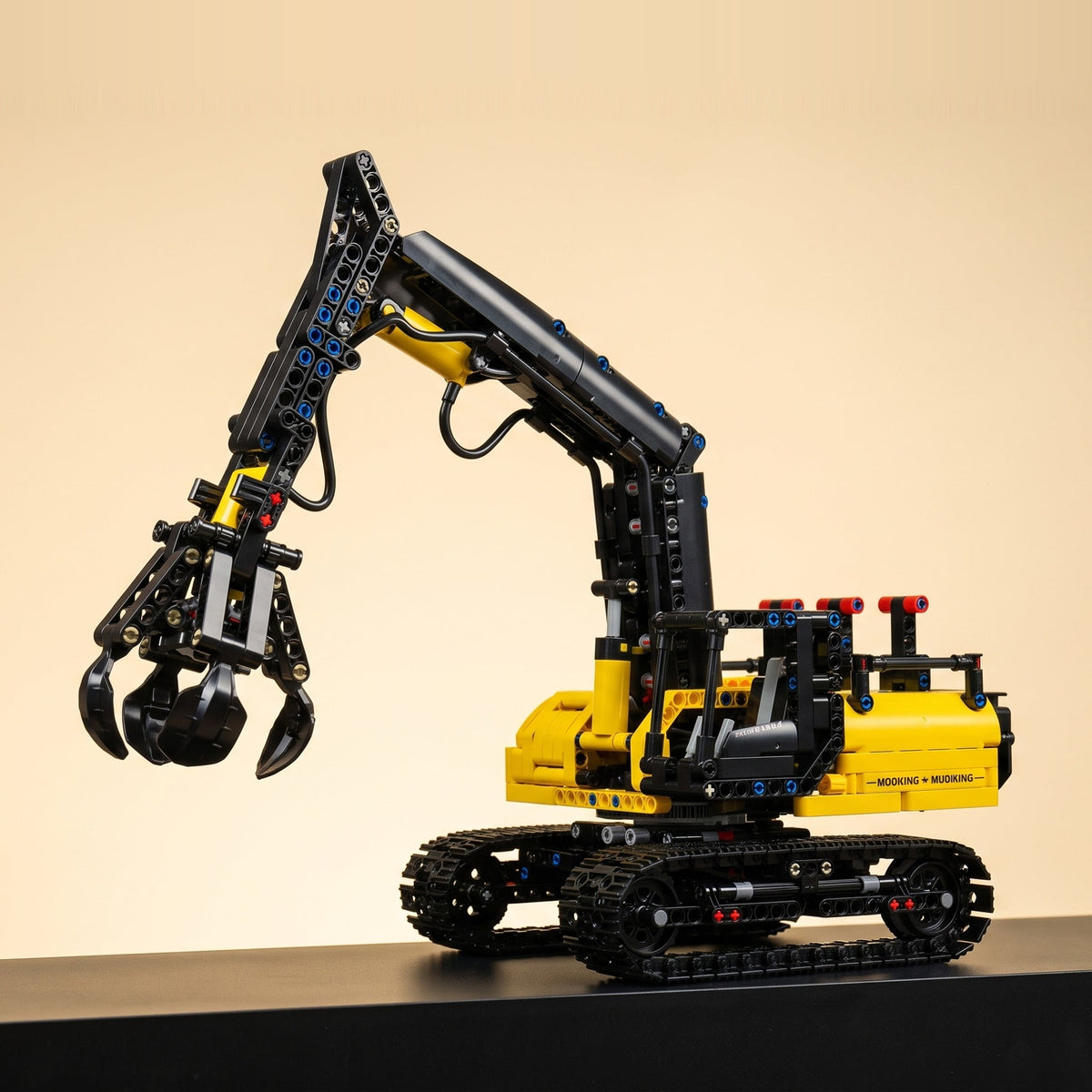 Mould King 17077 hydraulic log loader building set — photo 2 of 3