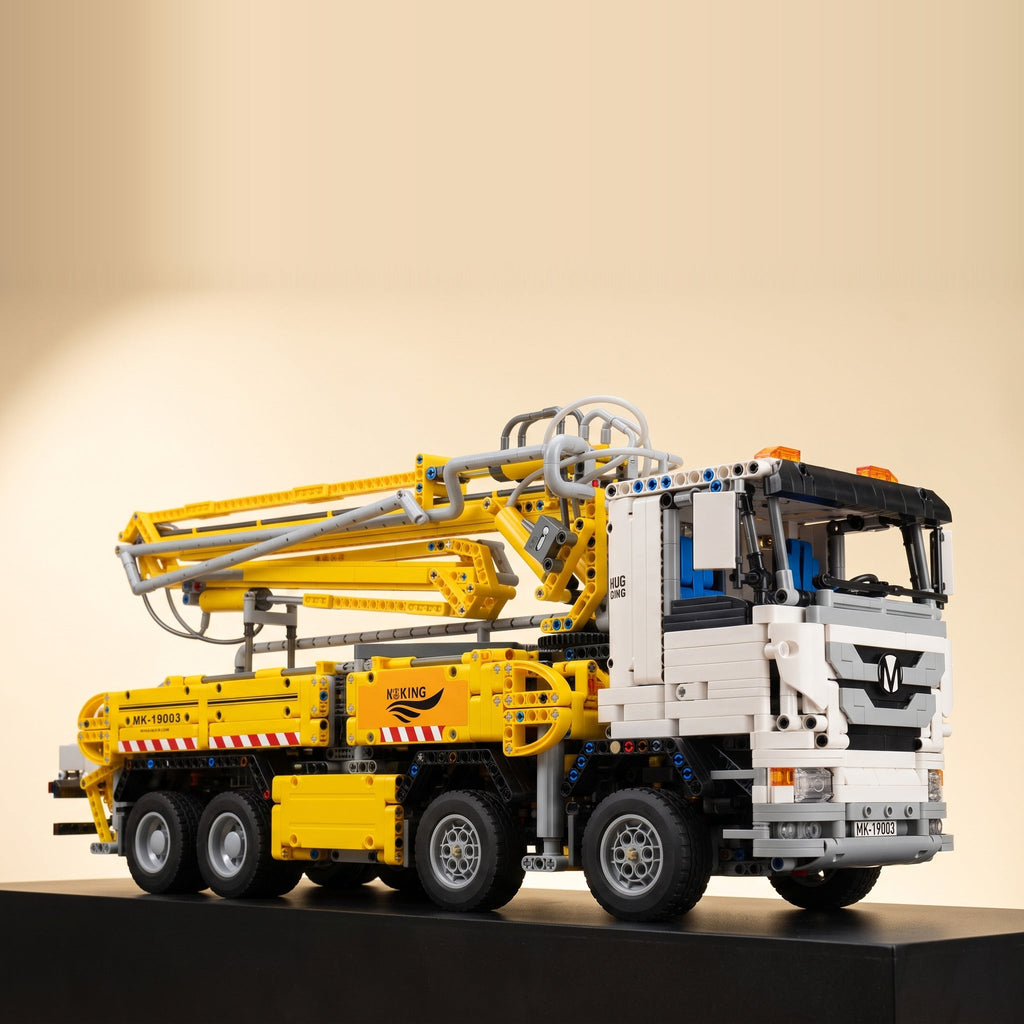 Mould King 19003 remote controlled pneumatic concrete pump truck building set — photo 2 of 3