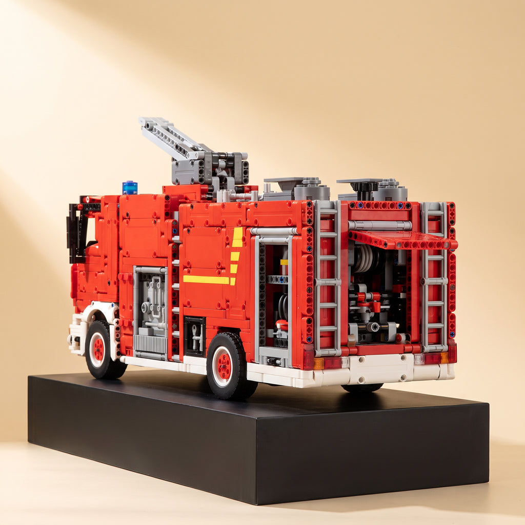 Reobrix 22008A remote controlled fire engine with water cannon building set — photo 2 of 4