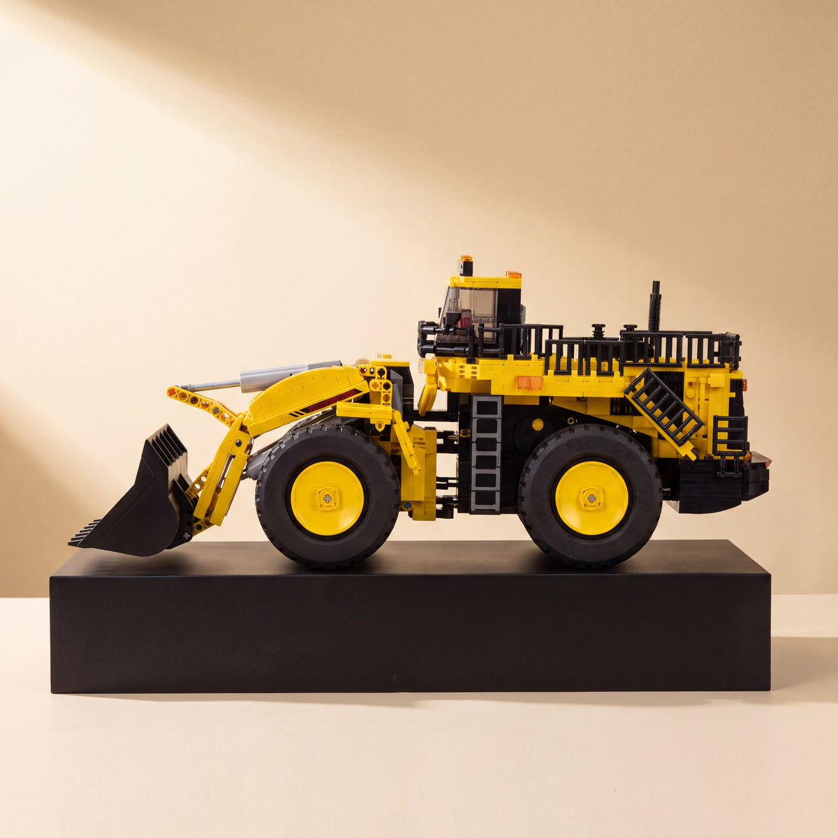 Reobrix 22009 remote controlled wheel loader building set, yellow — photo 2 of 3