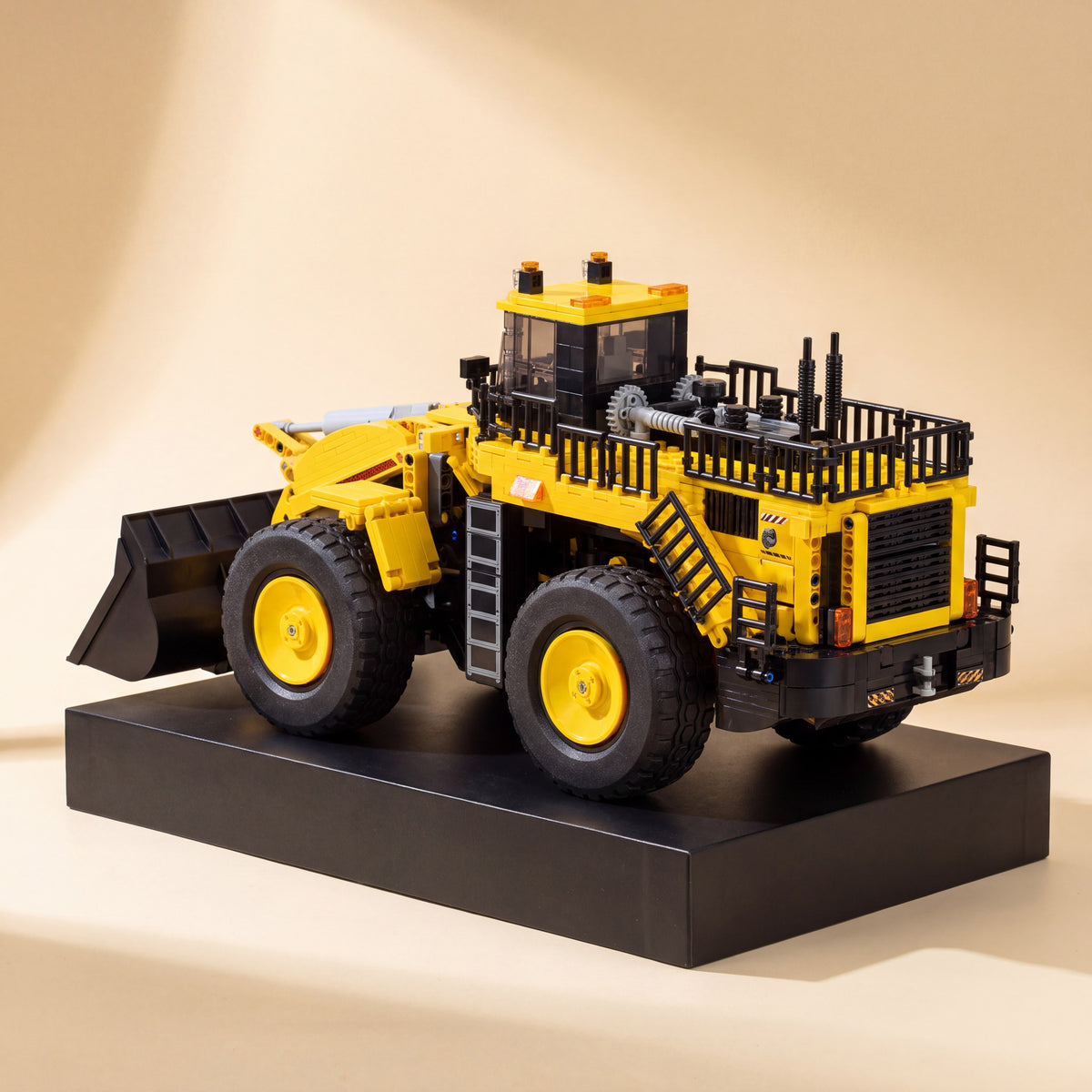 Reobrix 22009 remote controlled wheel loader building set, yellow — photo 3 of 3