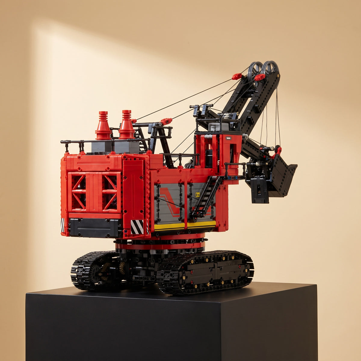 Reobrix 22014 remote controlled electric mining shovel building set — photo 3 of 4