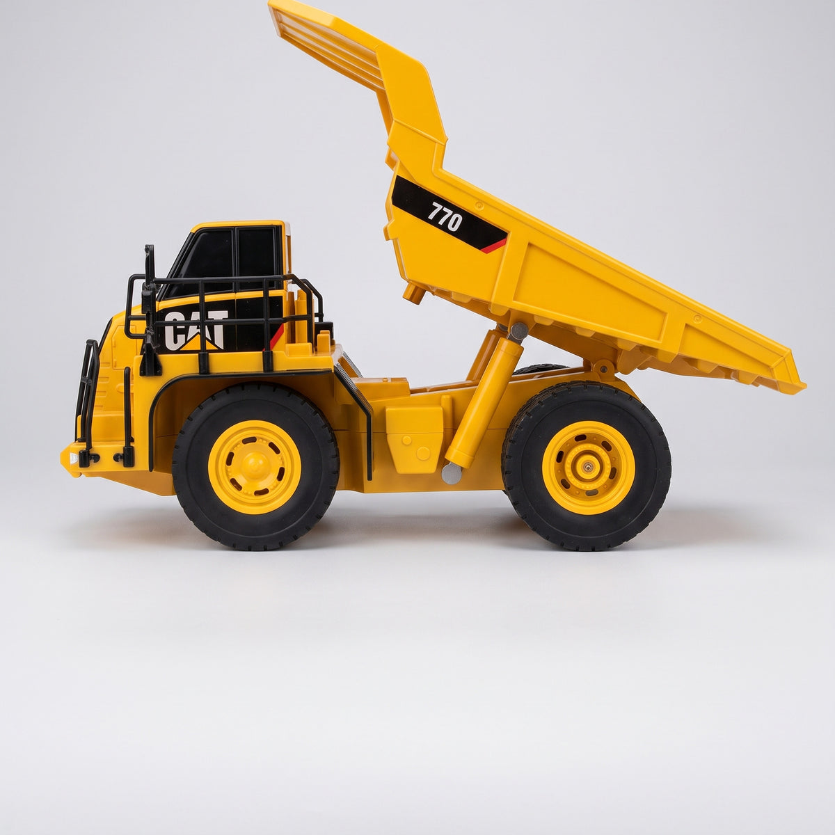 CAT 770 mining truck 1:35 RC — photo 6 of 8