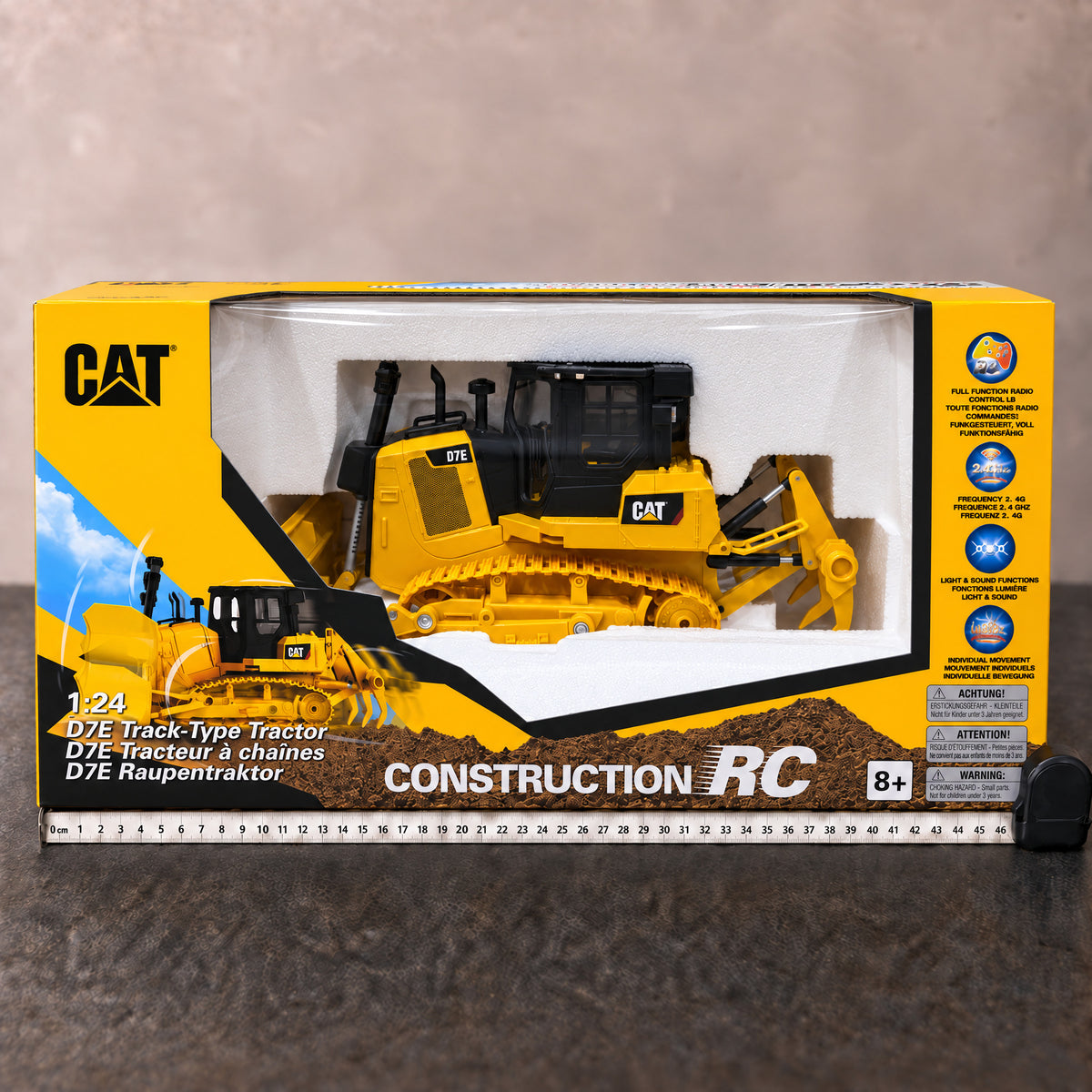CAT D7E track-type tractor 1:24 RC — photo 6 of 7