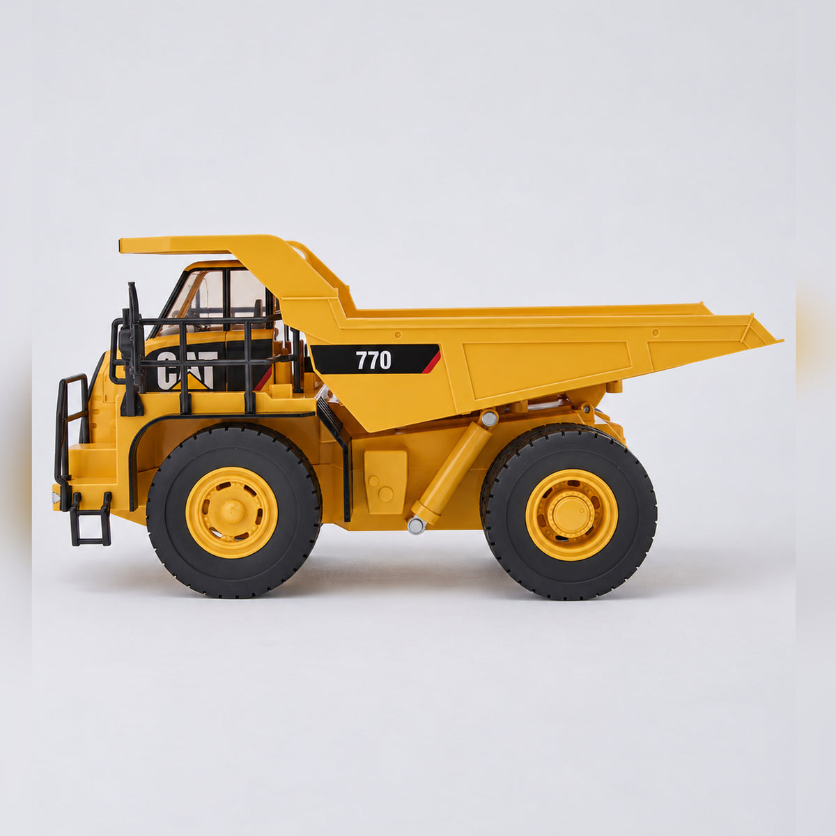CAT 770 mining truck 1:24 RC — photo 4 of 7