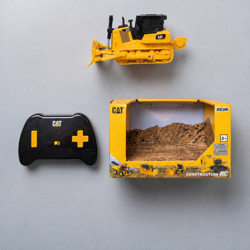 Mini CAT D7E track-type tractor 1:64 RC — photo 1 of 6