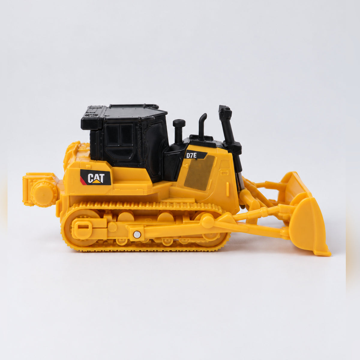 Mini CAT D7E track-type tractor 1:64 RC — photo 4 of 6