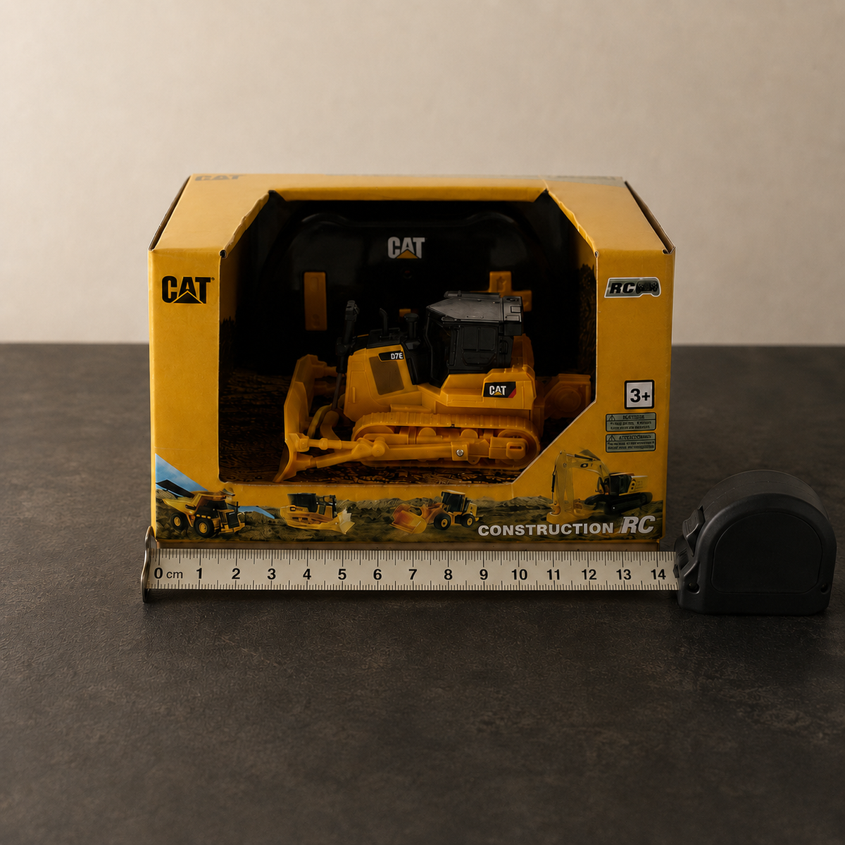 Mini CAT D7E track-type tractor 1:64 RC — front of the box