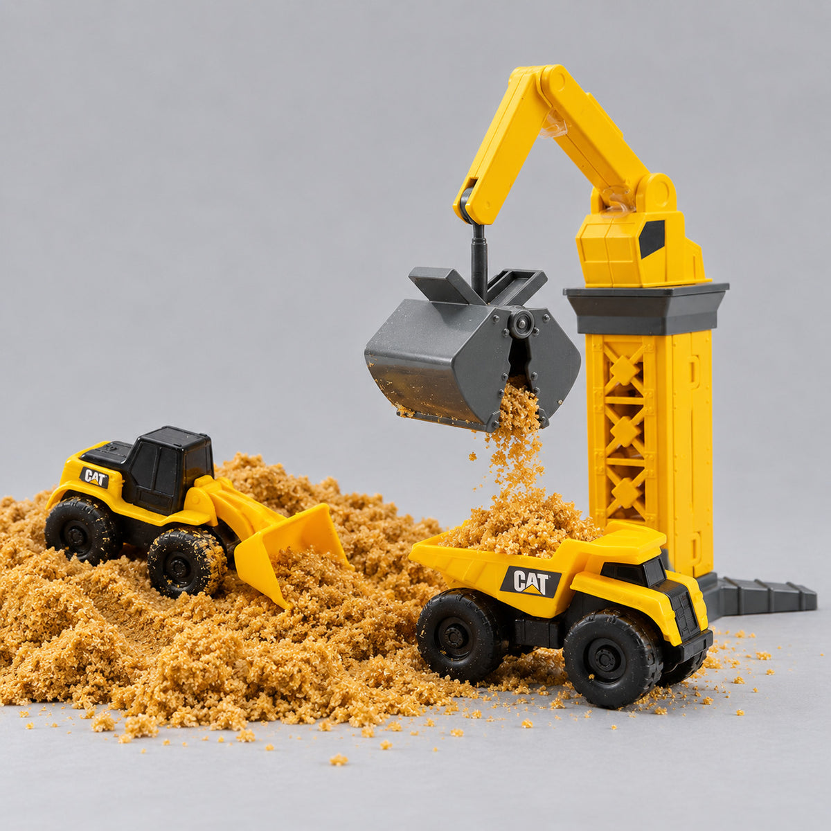 Cat® Little Machines Ground Crew playset: working crane, wheel loader and dump truck in play dirt