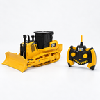 CAT D7E track-type tractor 1:35 RC — machine with 2.4 GHz remote controller