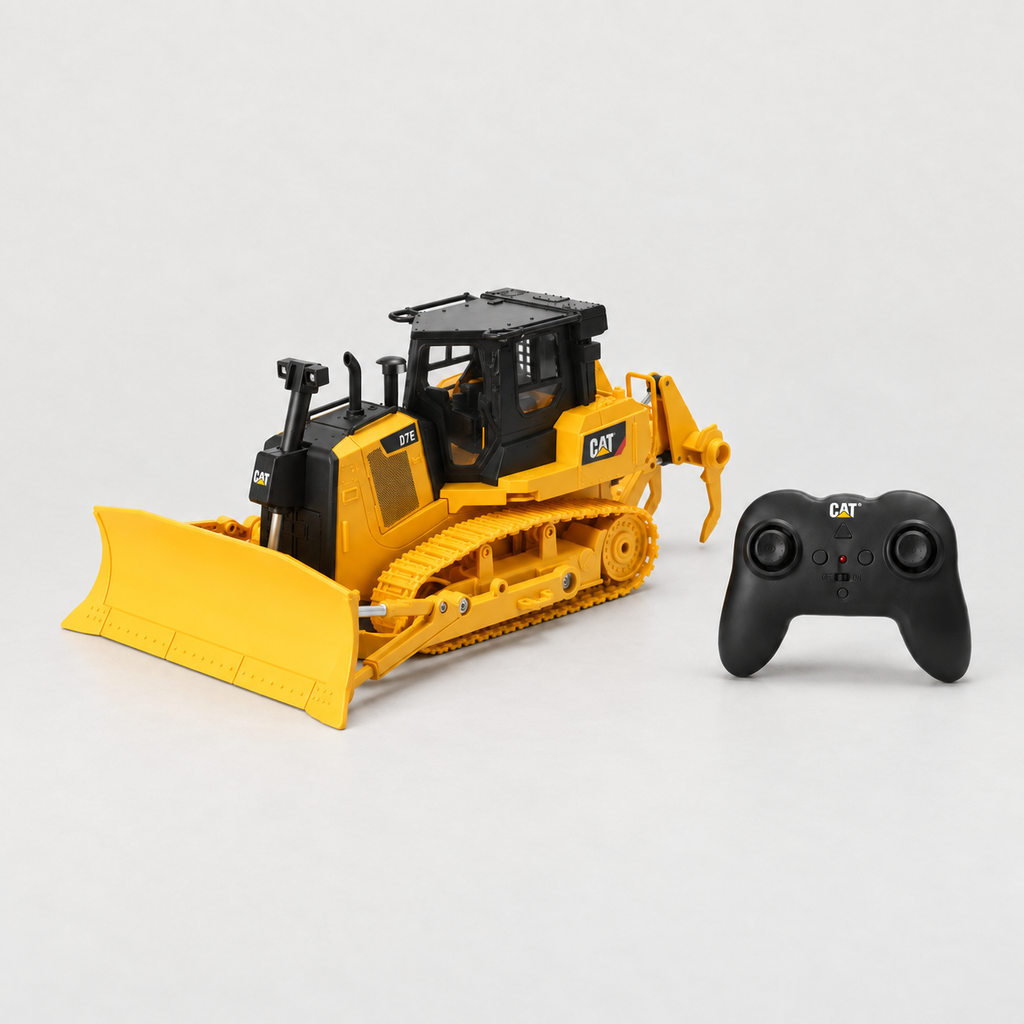 CAT D7E track-type tractor 1:24 RC — machine with 2.4 GHz remote controller