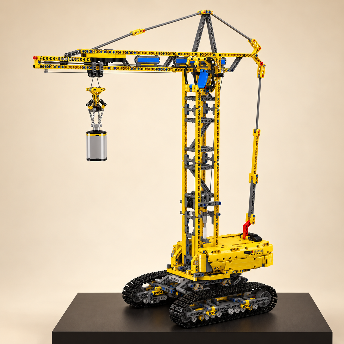 Mould King 17059 crawler tower crane building set — built model on display base, front three-quarter view